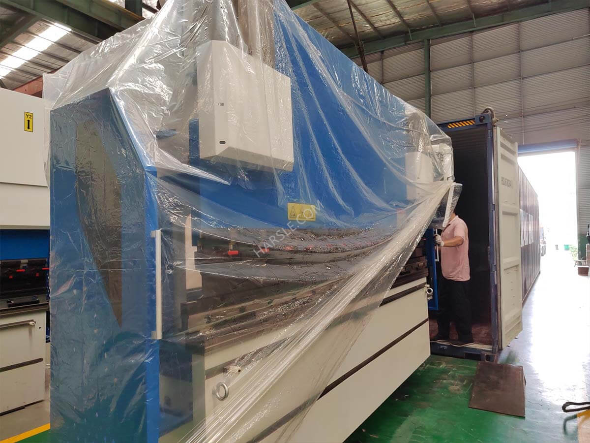 ህንድ - U67K -200 CNC ፕሬስ ፍሬን (1)