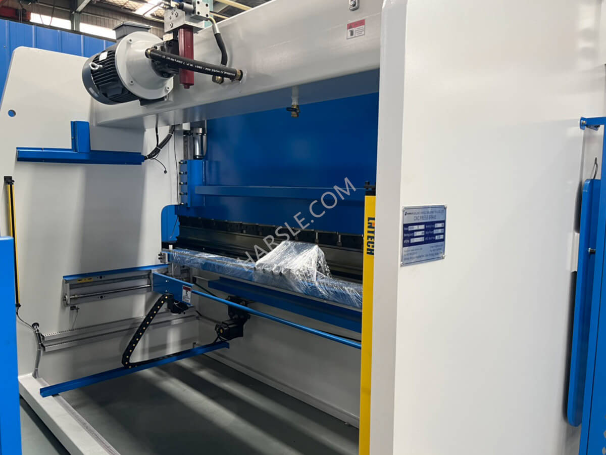 አዲስ ካሊኒያ - U67k -00t- 20014000 CNC ሃይድሮሊክ ፕሬስ ፕሬክ (1)