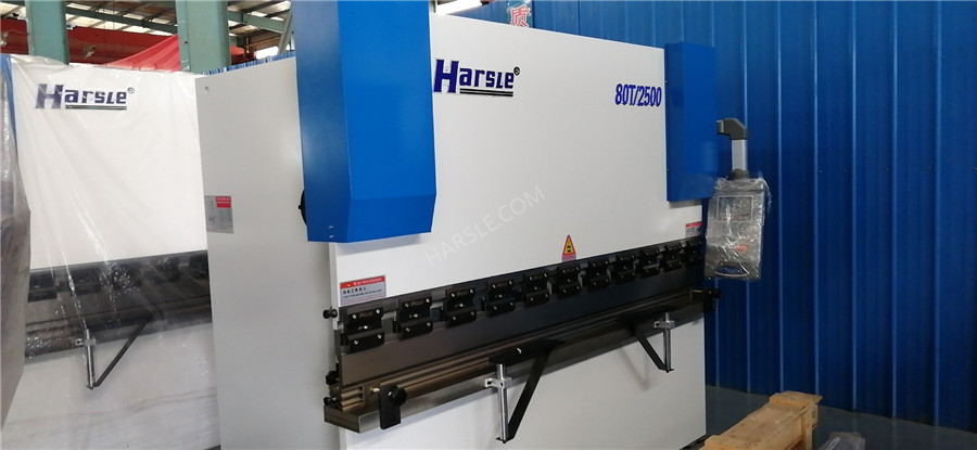 ስሎቫኪያ-WC67K-80T2500 የሃይድሮሊክ ጋዜጣዊ ብሬክ